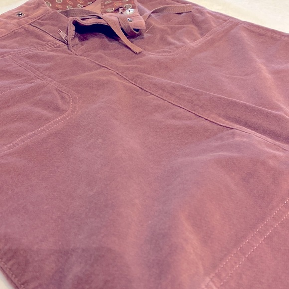 Athleta crushed velvet skirt. Size 6 very good condition. - Picture 14 of 14